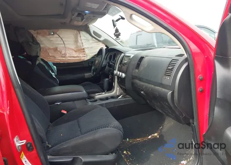 2011 Toyota Tundra Grade 5.7L V8 z USA, uszkodzony, nr VIN 5TFEY5F18BX102362